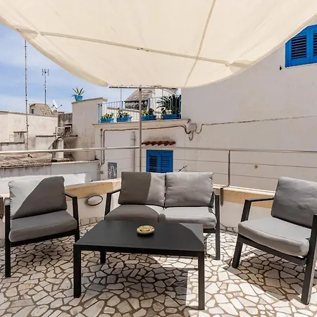 Court Of The Seminary * Otranto