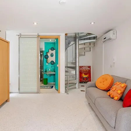 Court Of The Seminary * Otranto