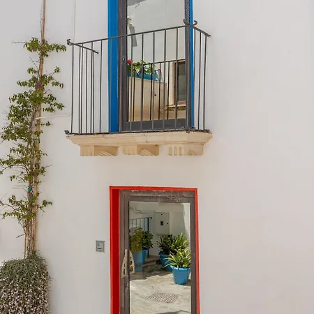 Court Of The Seminary * Otranto