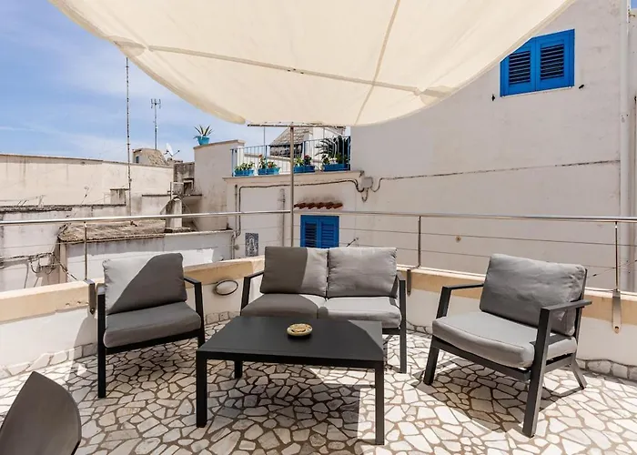 Court Of The Seminary * Otranto